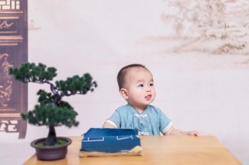 揭阳五个月宝宝可以站吗 揭阳五个月宝宝可以站吗